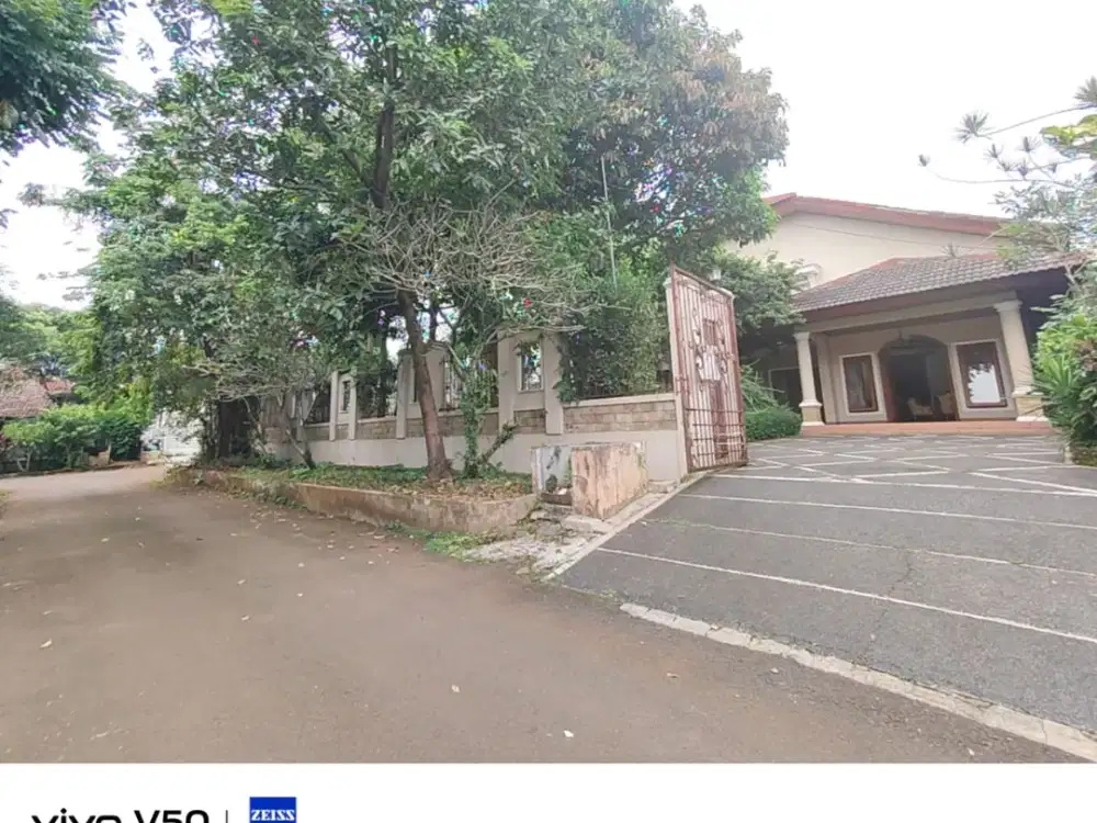 Rumah Dijual di Sentul Hook Premium Super Luas Parkir 6 Mobil Harga Nego Sampai Jadi