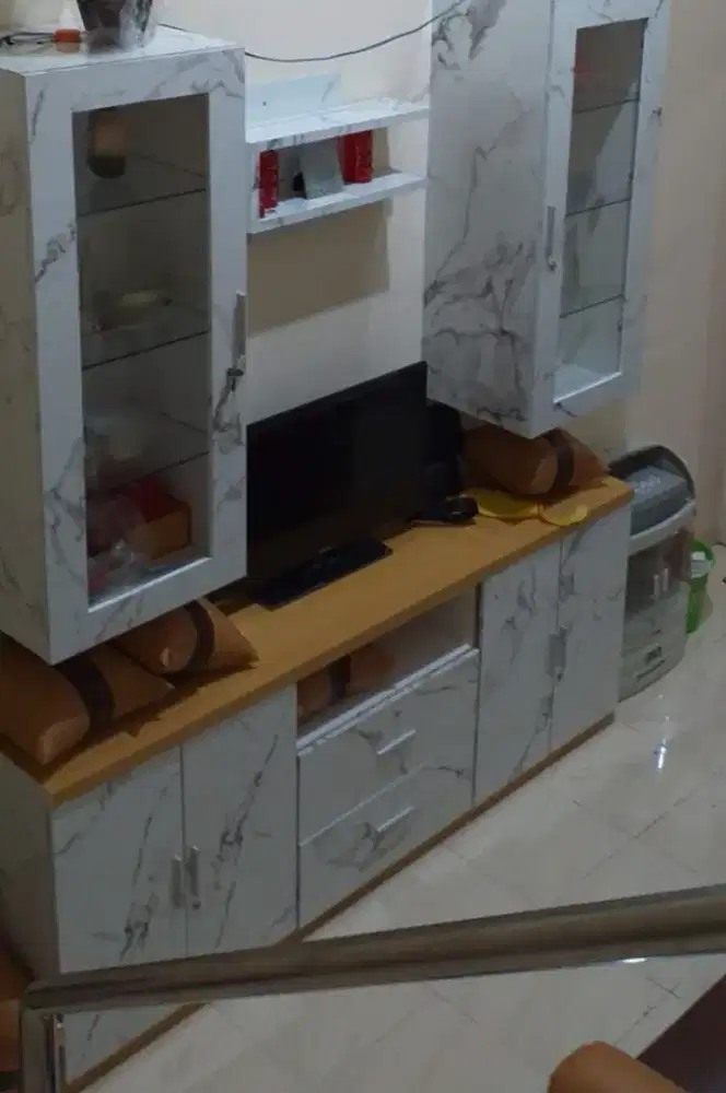 Lemari  Set Tv kondisi masih bagus