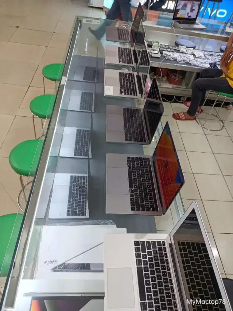 Dibeli Macbook harga bagusan normal minus se-jabodetabek