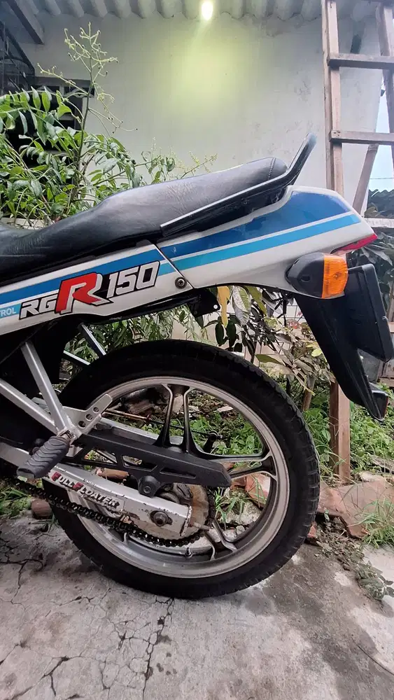 Dijual.Motor Suzuki RGR Speinter Warna Putih