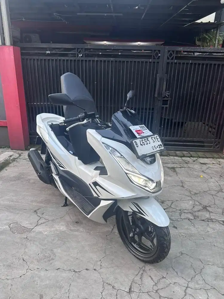 Honda PCX 160 2024 LOW km GRESS Mint Condition TAX on