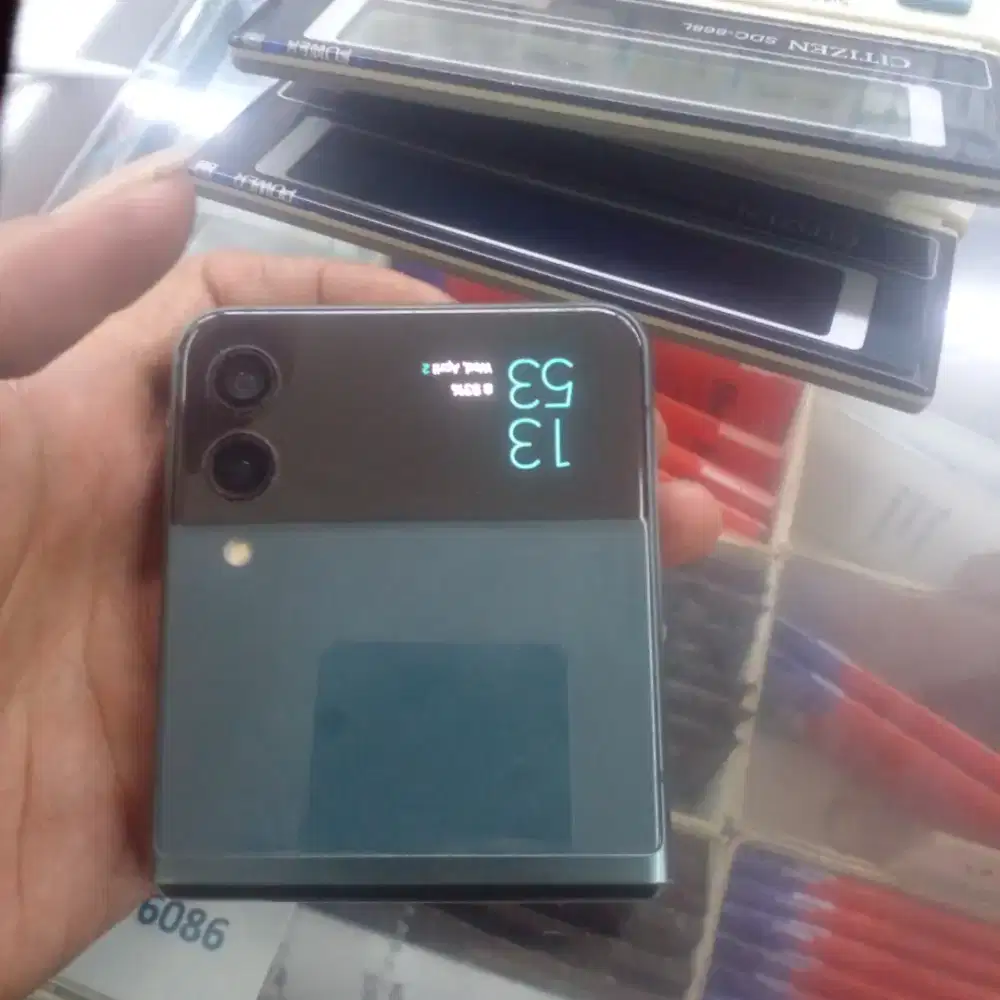 Samsung zeflip 4 ram 8/526