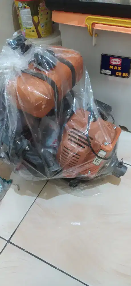 Mesin potong rumput