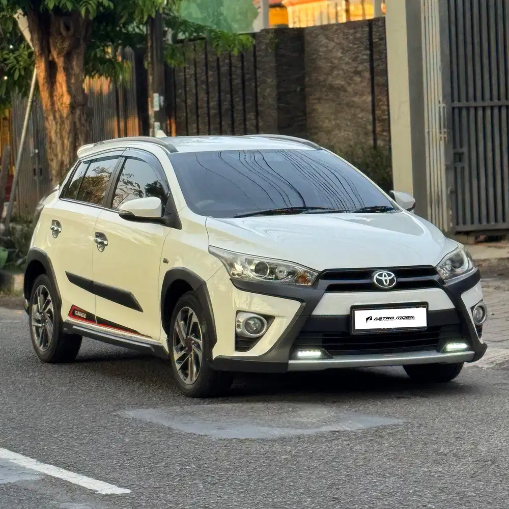 YARIS TRD 2018 / 2017 Matic Silver Bagus Murah Kredit Bekas Surabaya