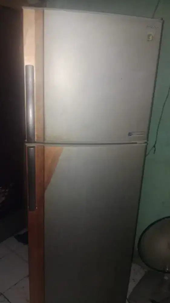 Kulkas 2 pintu merk sharp jumbo