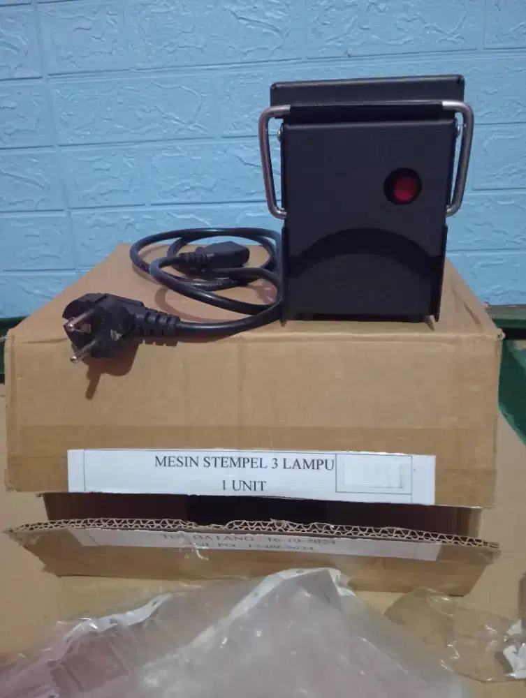 Mesin stempel 3 lampu
