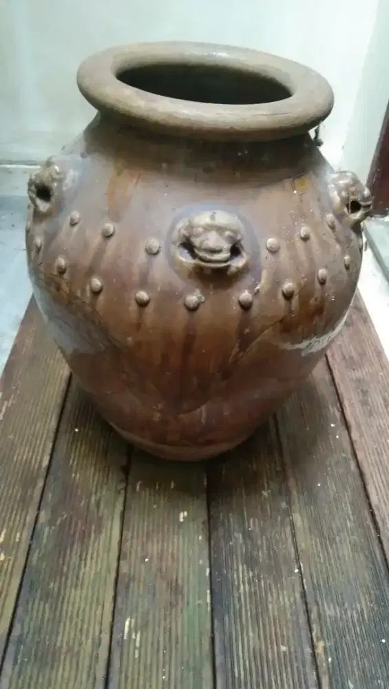 guci antik Kalimantan