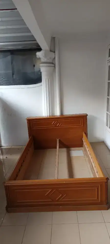 Dipan kayu Second Like new