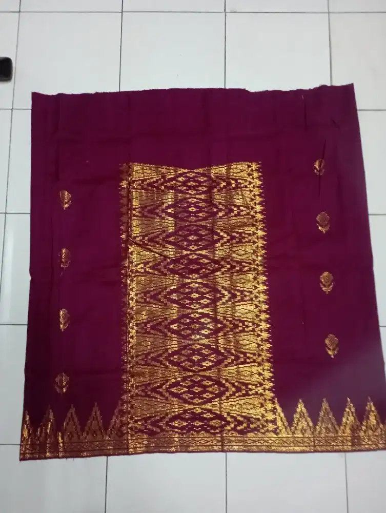 Kain sarung songket Minang
