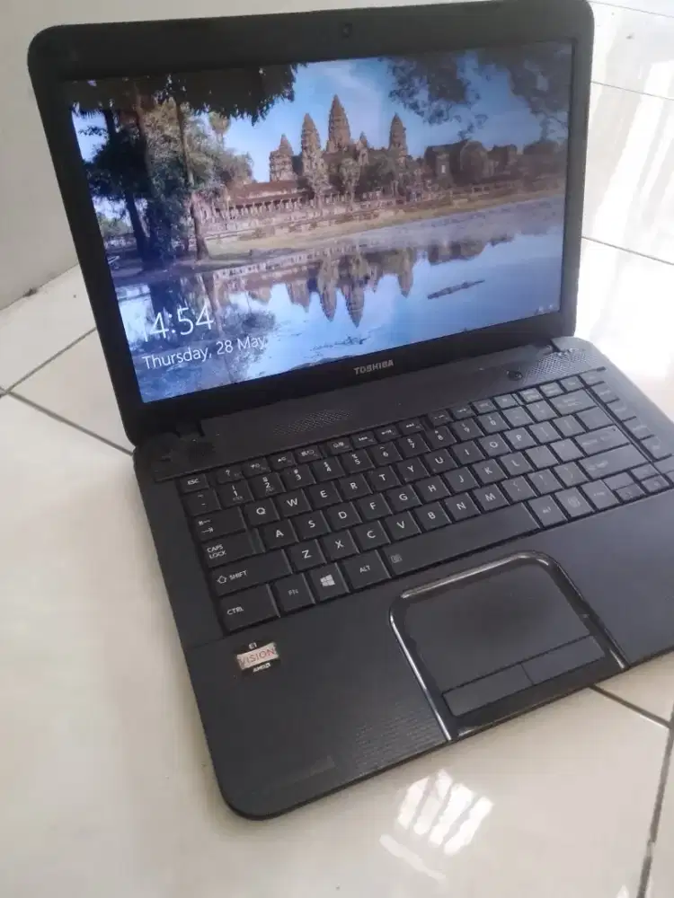 Toshiba C 800D normal.batre awet. Wind 11 . Jual apa adany