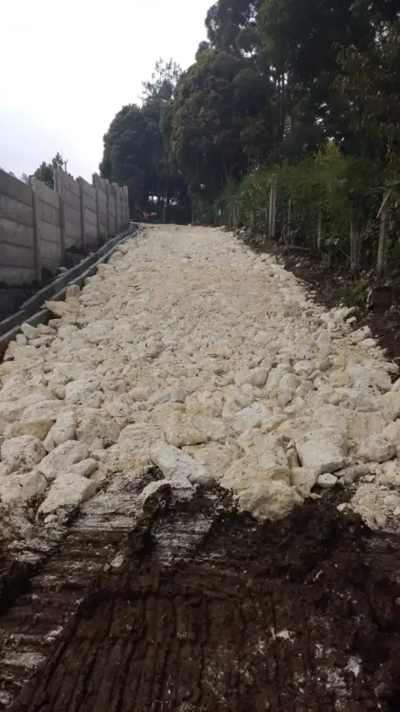 Cor pondasi galian basement bongkar bangunan tua