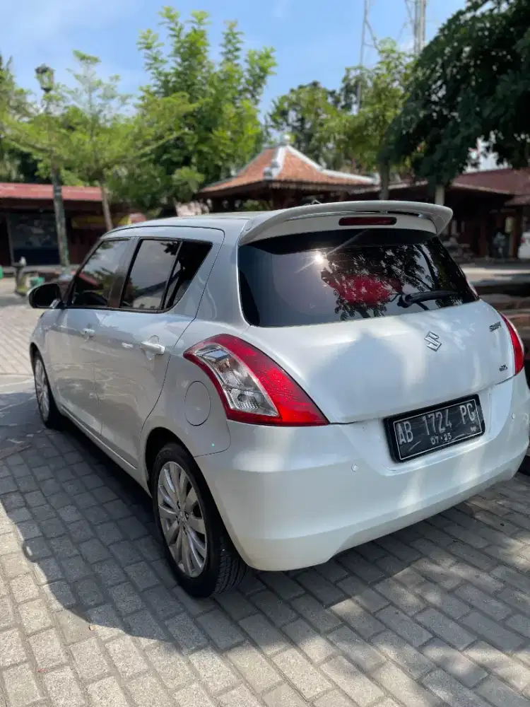 Swift putih tipe tertinggi