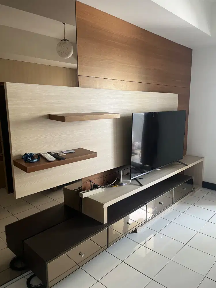 Kabinet TV bekas berkualitas