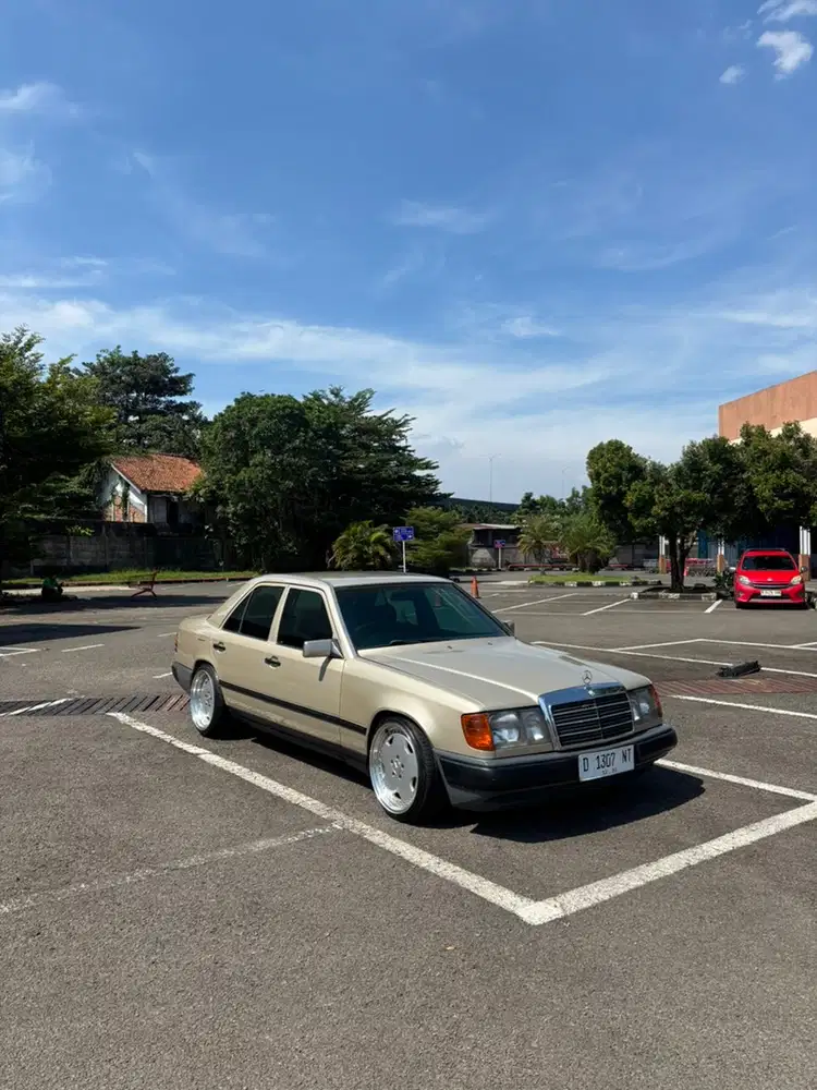 Mercedes-Benz E300 1987 Bensin