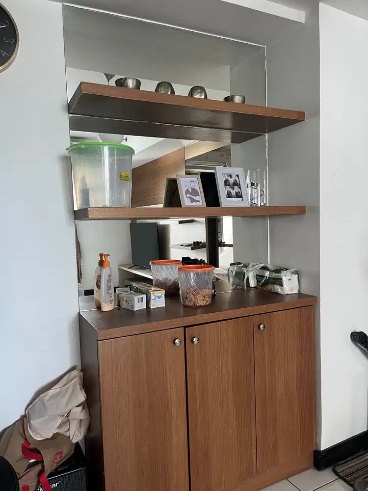 Kabinet tempat sepatu bekas berkualitas