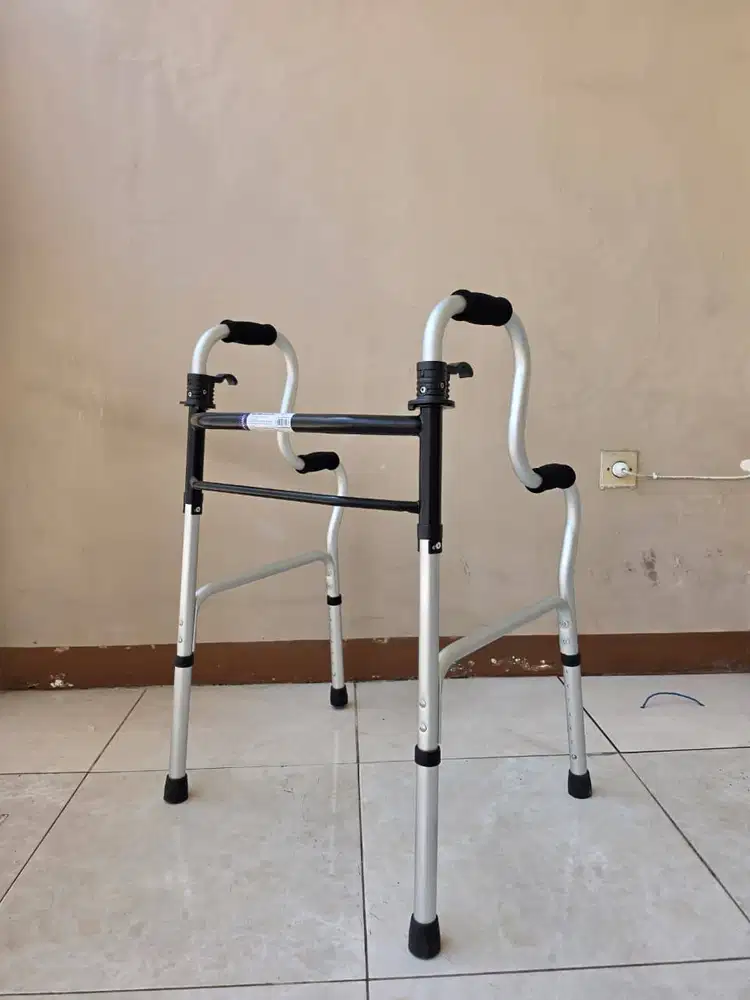 Jual Alat Bantu Jalan. ONEMED Walker 988 | Kondisi 99%