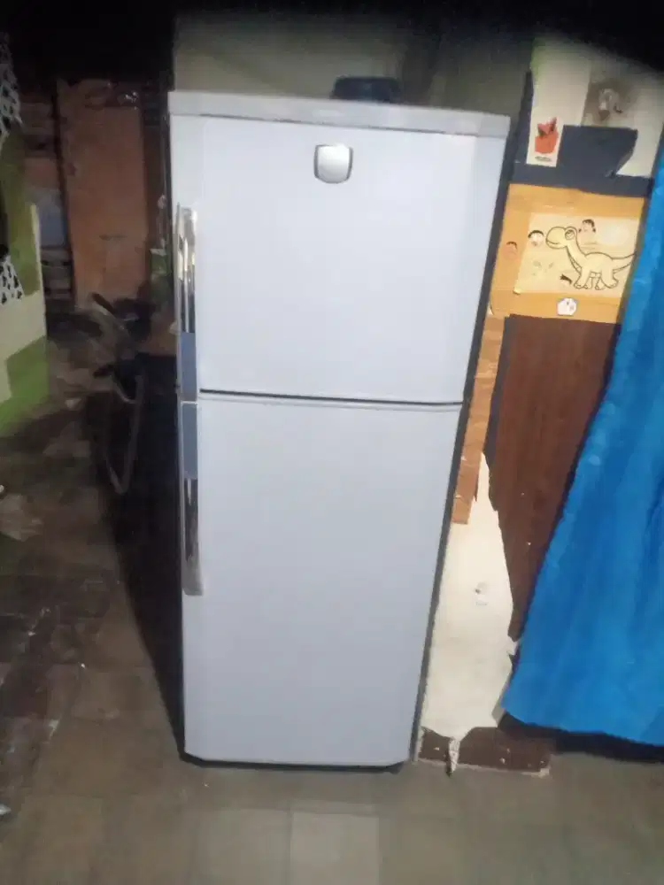 Jual kulkas LG 2 pintu no frost tanpa bunga es mesin ori bisa di antar