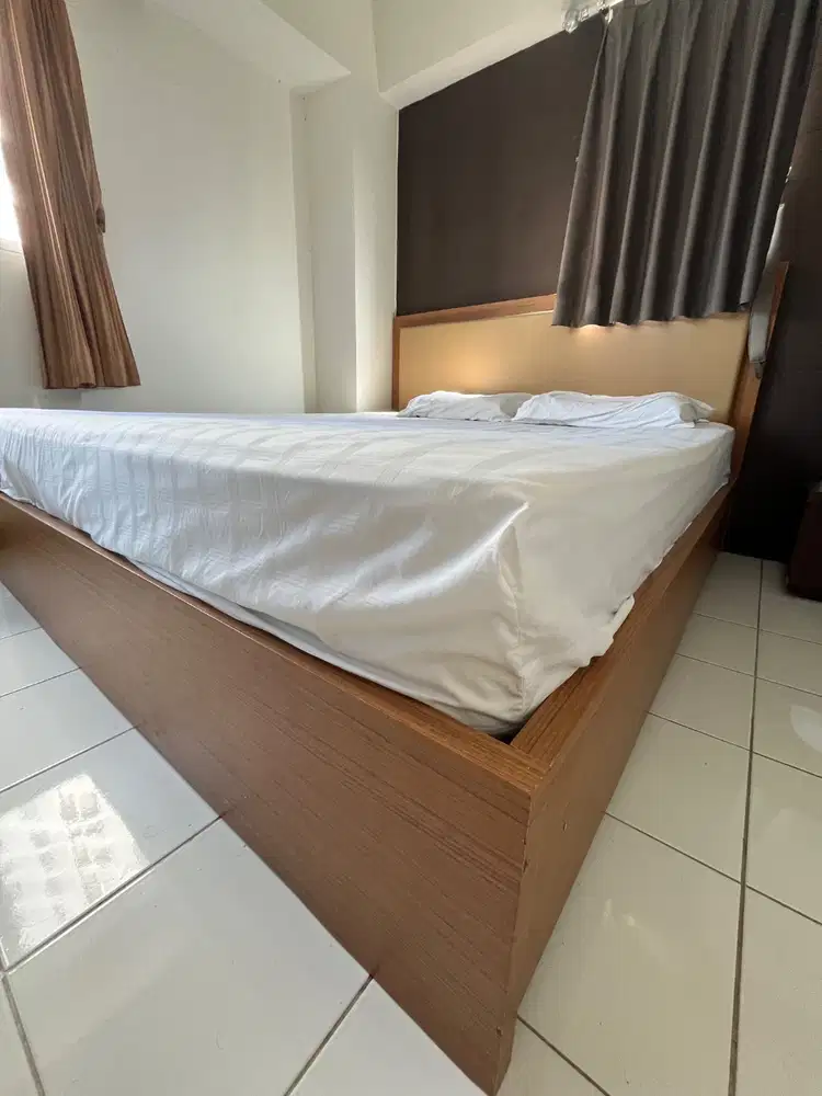 Dipan 180x200 bekas berkualitas