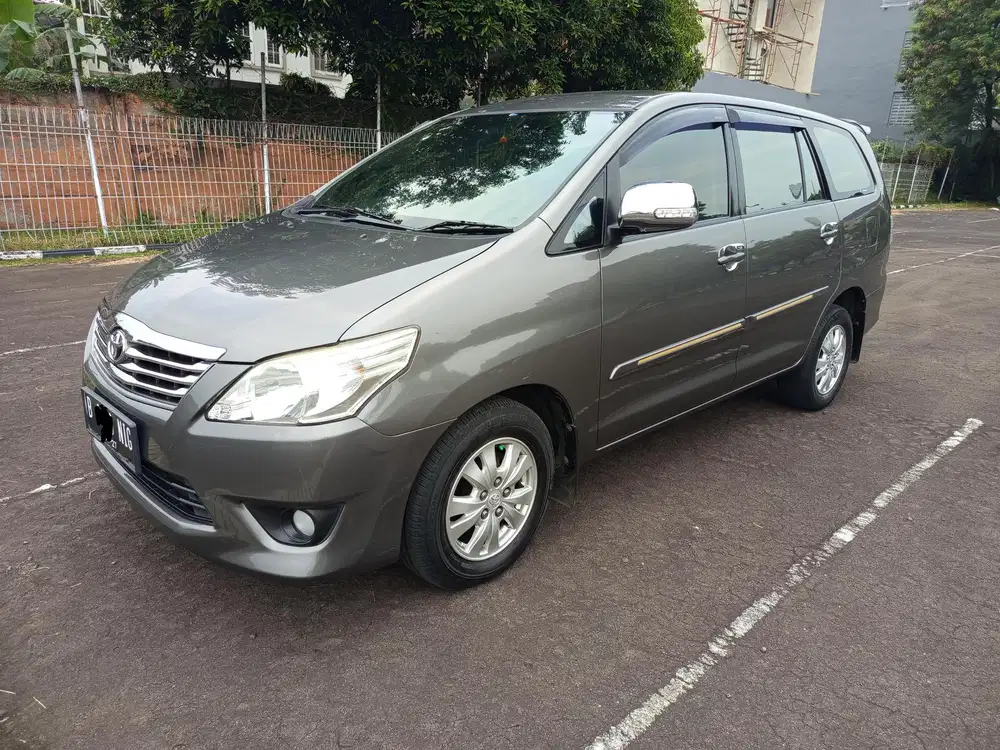 Innova G diesel  matic 2012
