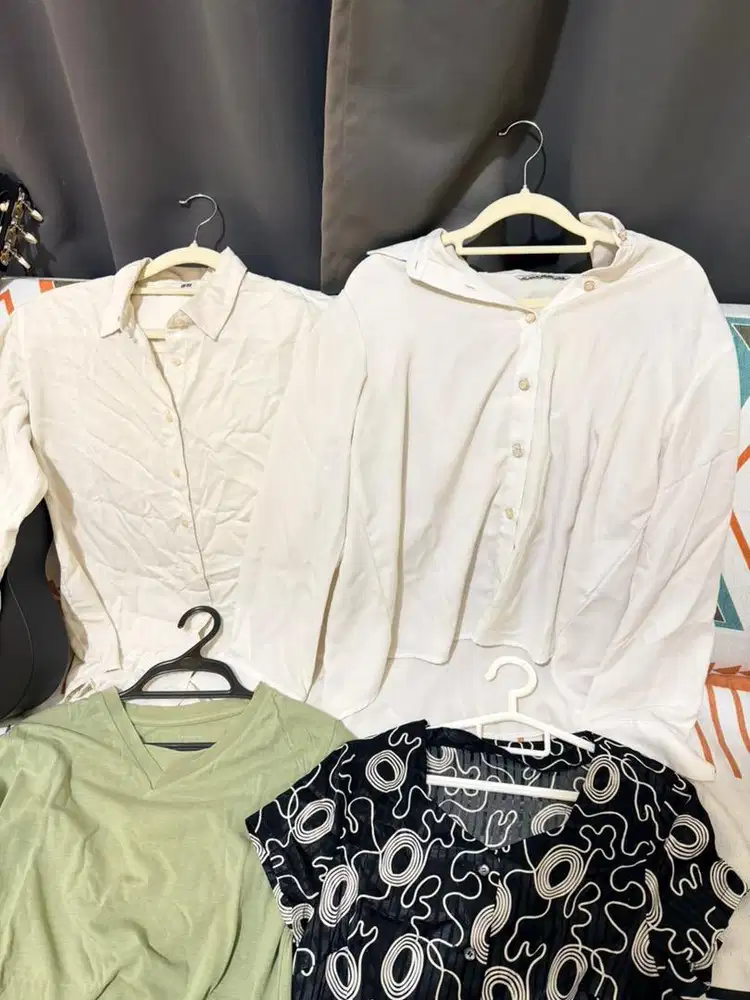 Bundling Kemeja Putih dan Blouse