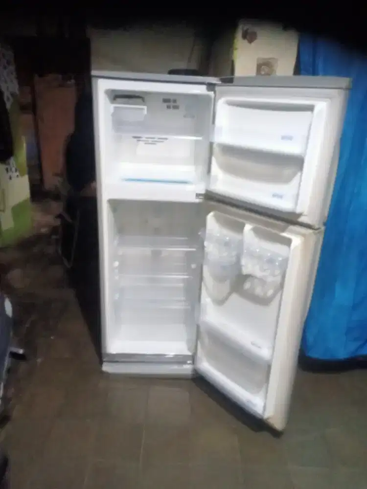 Jual kulkas LG 2 pintu no frost tanpa bunga es mesin ori