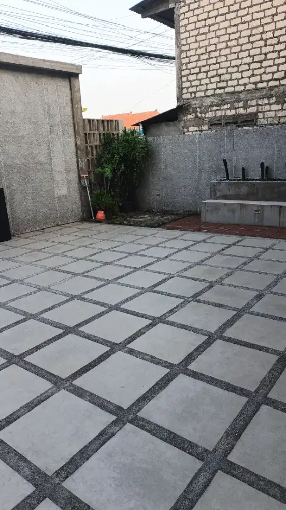 Disewakan halaman rumah untuk usaha