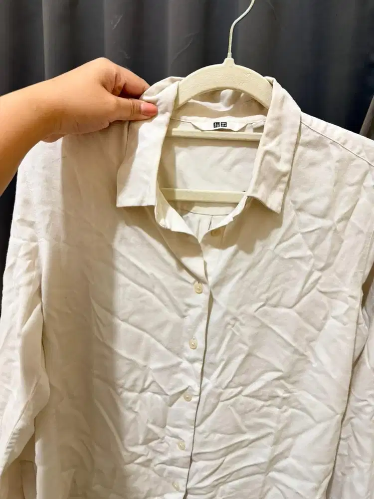 Kemeja Putih Wanita Uniqlo