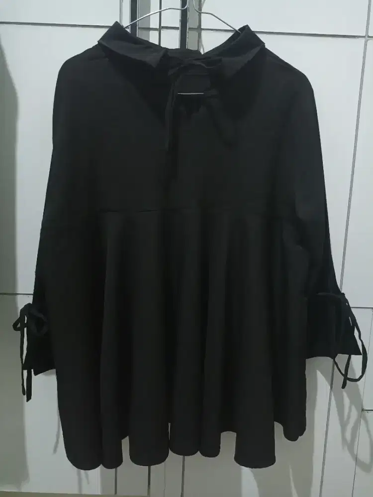 Blouse Hitam Kerah Tali Lengan 3/4
