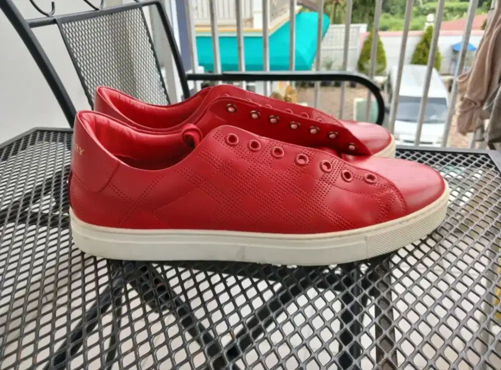 Sepatu burberry original 100 % Rp. 2.800.000 nego
