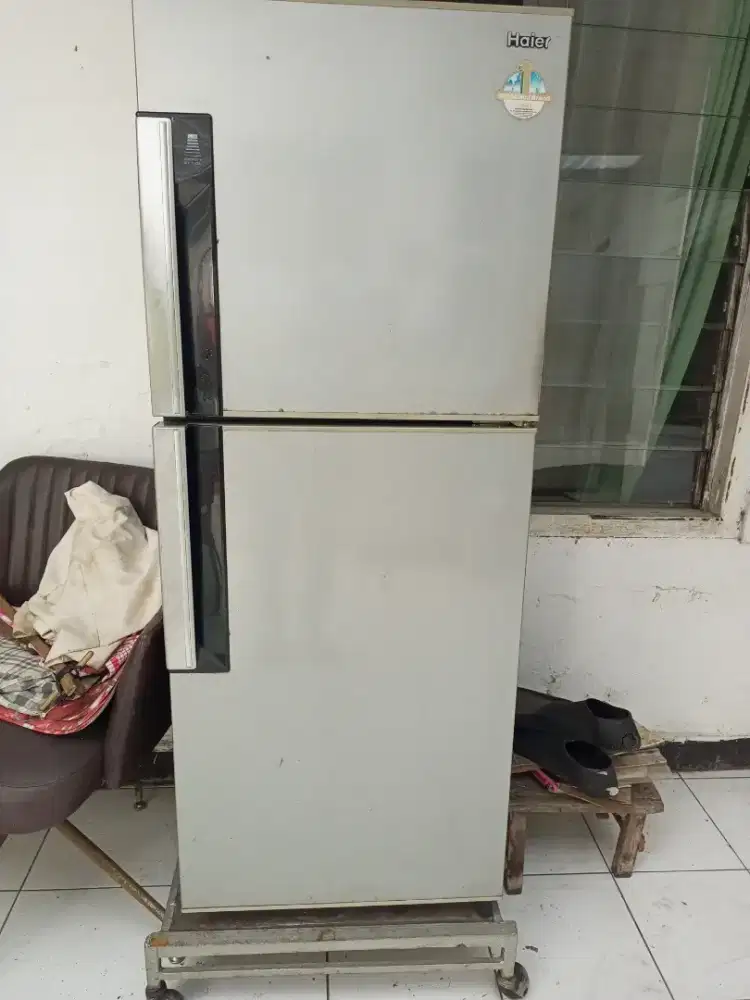 Kulkas 2 pintu ( dijual karena tidak terpakai)