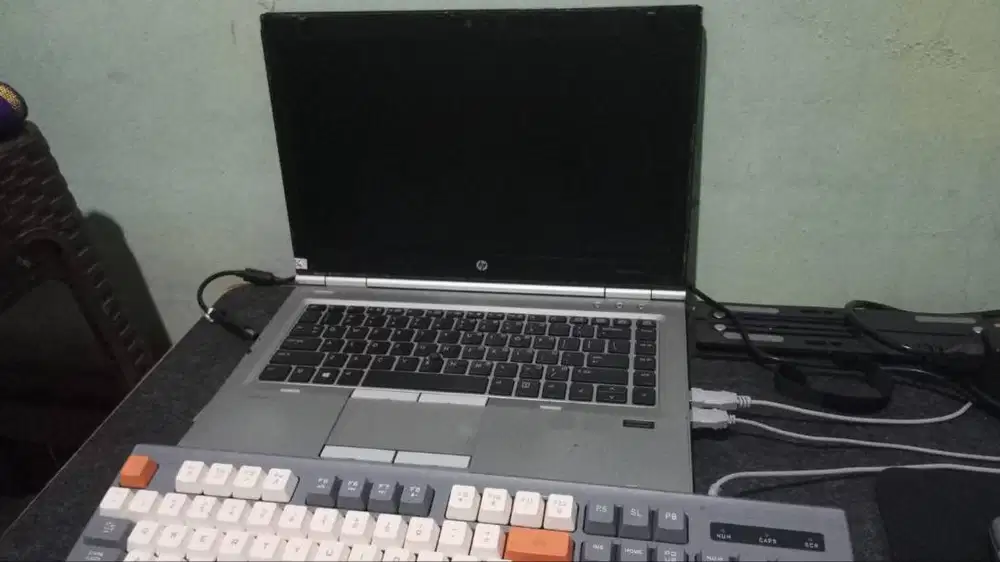 HP Elitebook 8470p  RAM 8, I5. HDD 500GB