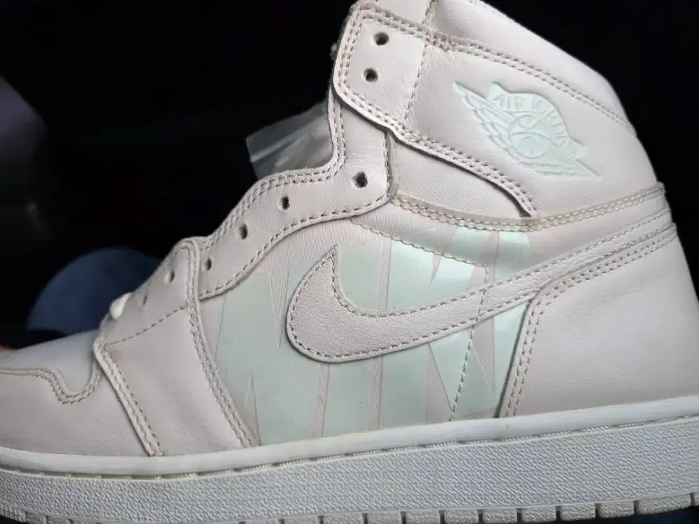 Nike Air Jordan 1 Retro High OG Guava Ice.