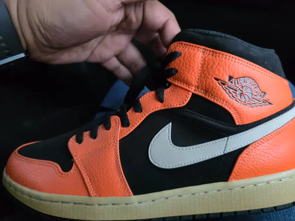 Air Jordan 1 Mid Black Cone