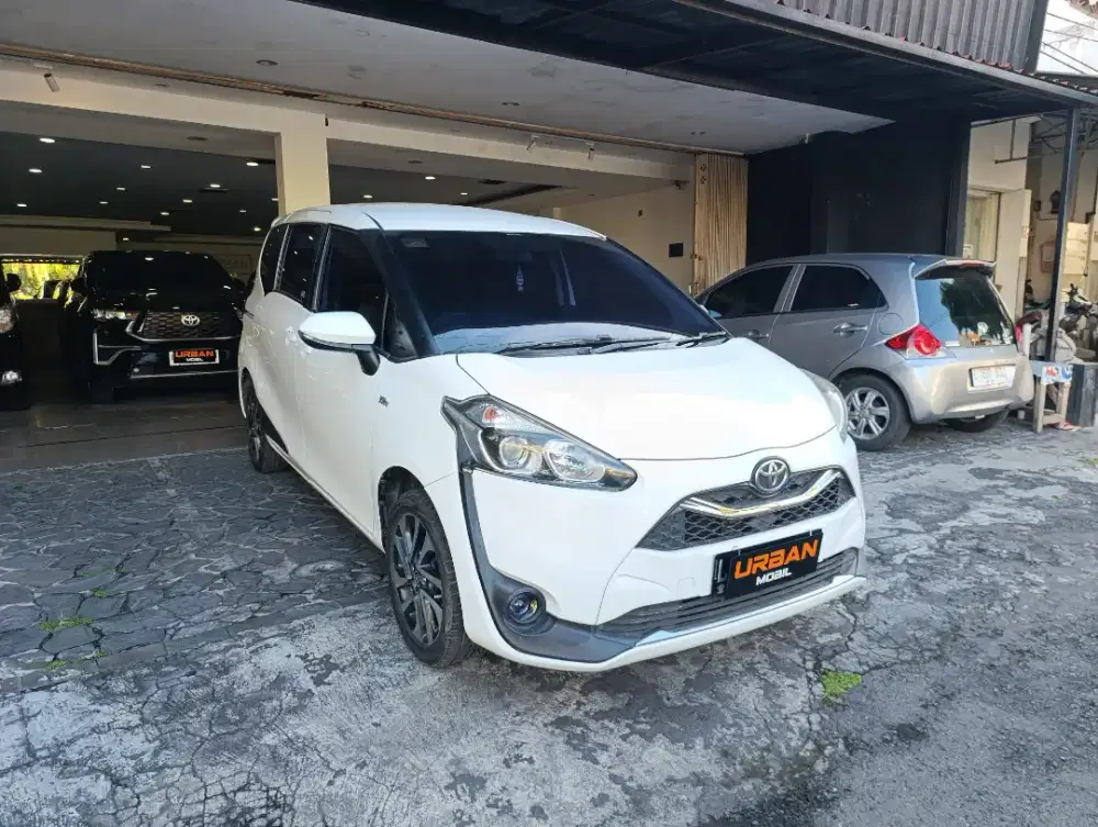 Toyota sienta V at 2019