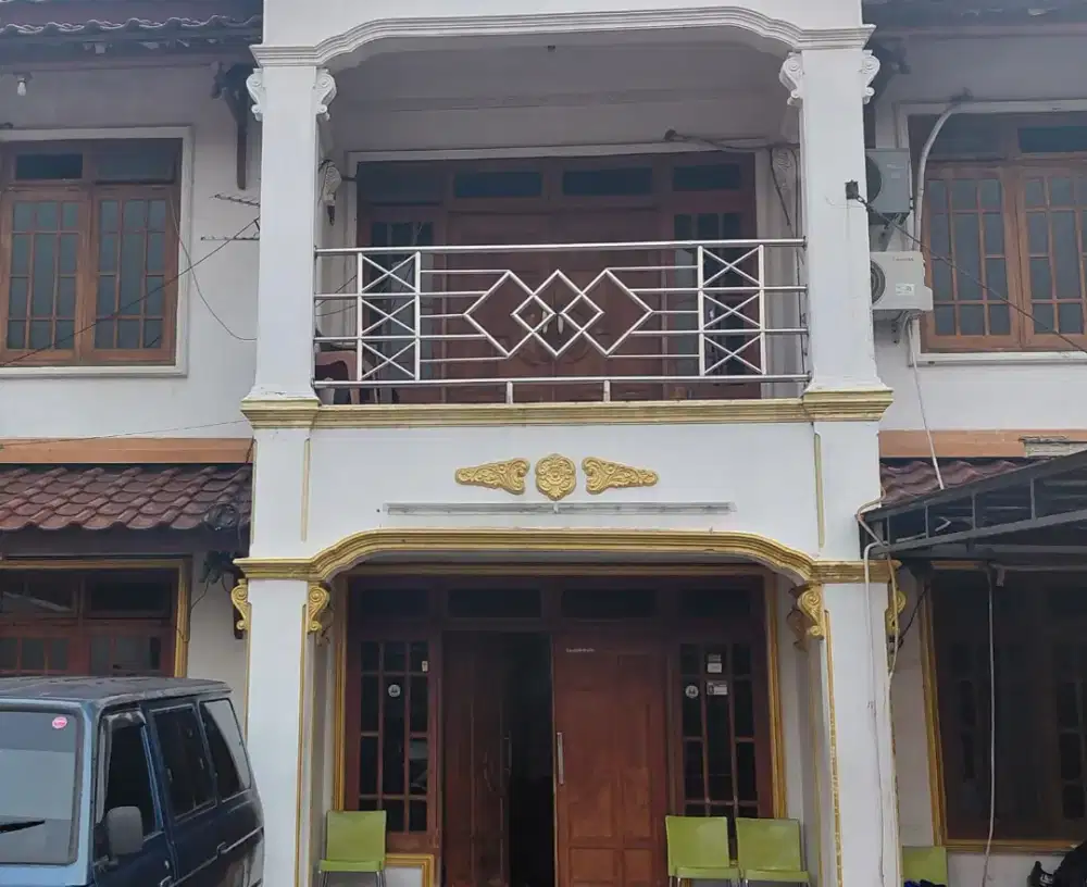 Disewakan /di kontrakkan rumah lantai 1 cocok buat kantor..
