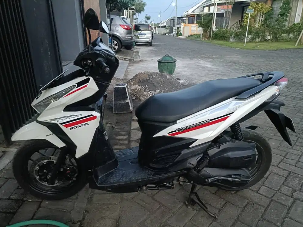 Vario 125 warna putih