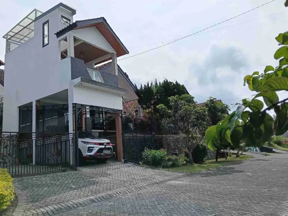 Villa 2 Lantai + Kolam Renang View Pegunungan di Panderman Hill Batu