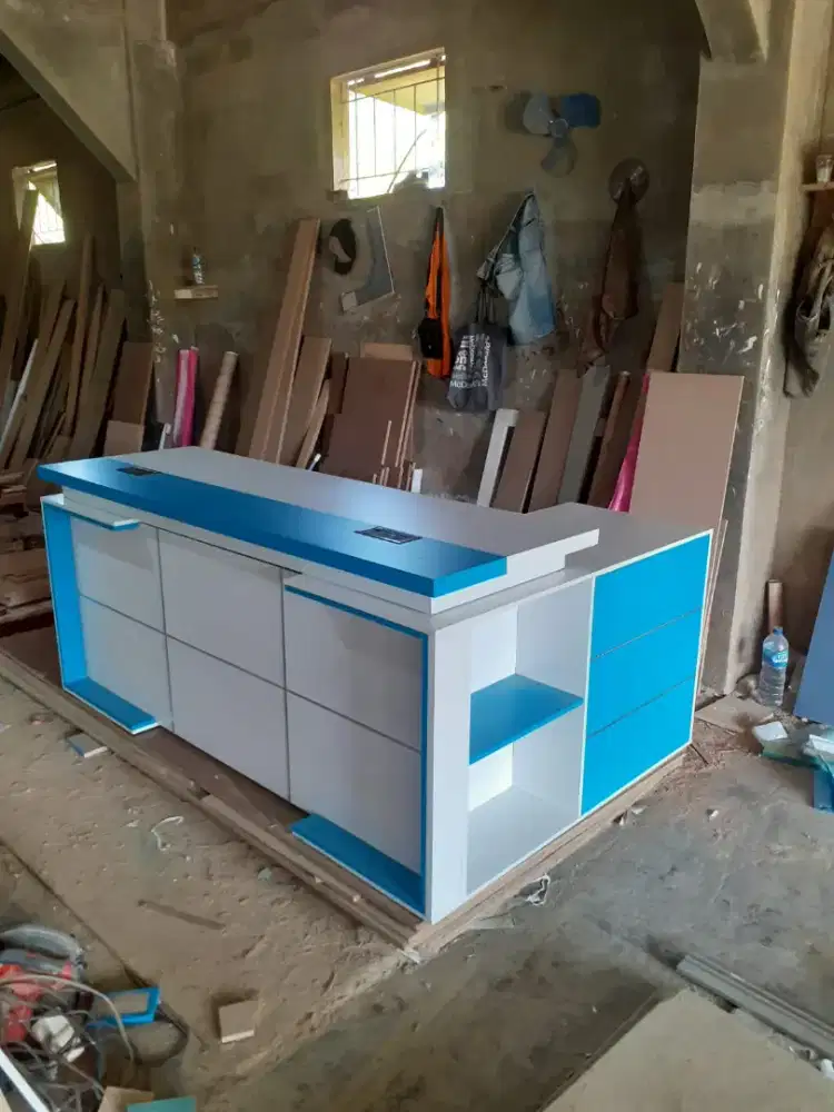 Meja kerja pimpinan