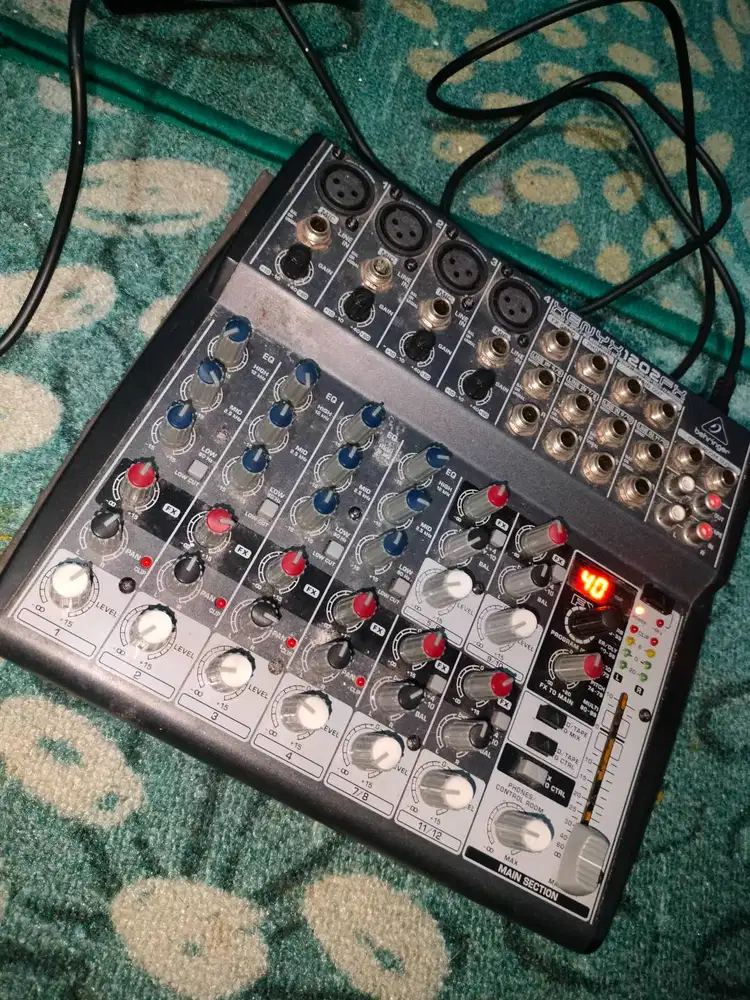 Mixer Behringer Xenix 1202fx