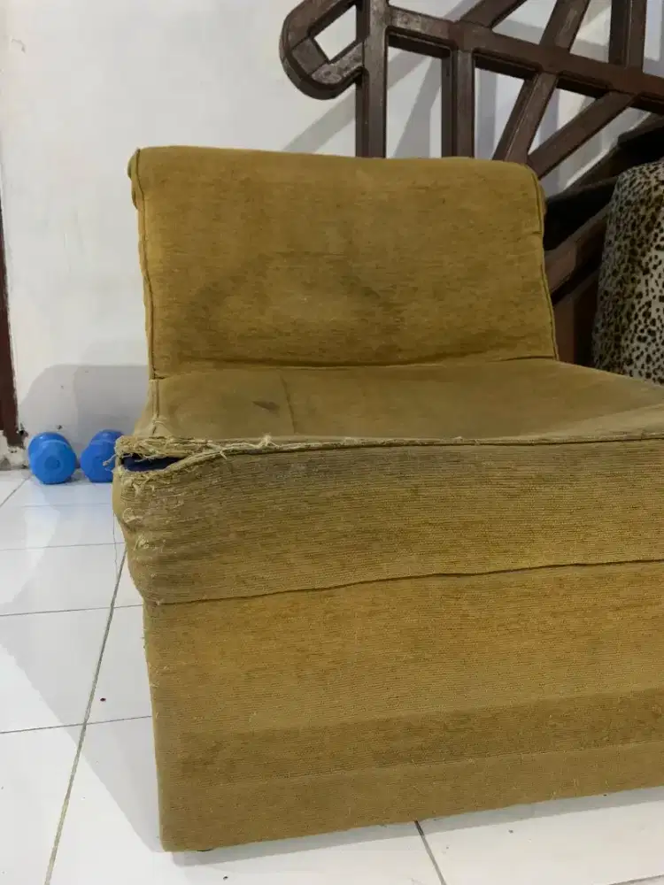 Sofa kuning lucu kursi bangku 1 enak nyaman murah santai duduk seken
