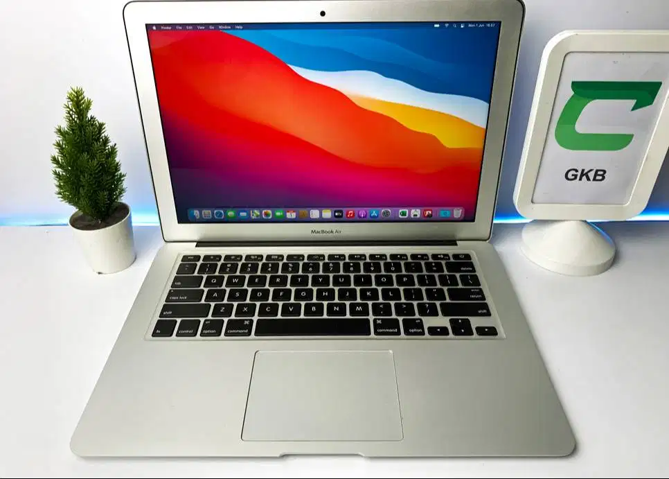 Laptop Macbook Air core i5 Ram 8gb smooth untuk editing