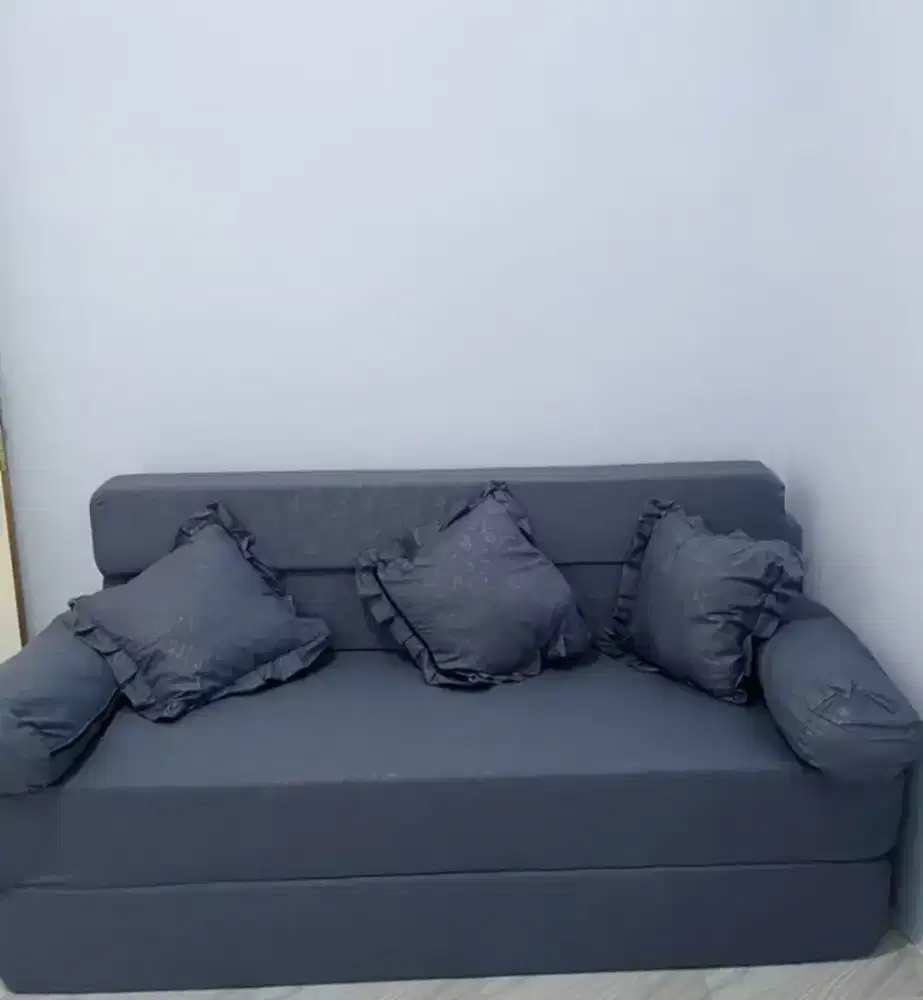 Sofa bed abu-abu