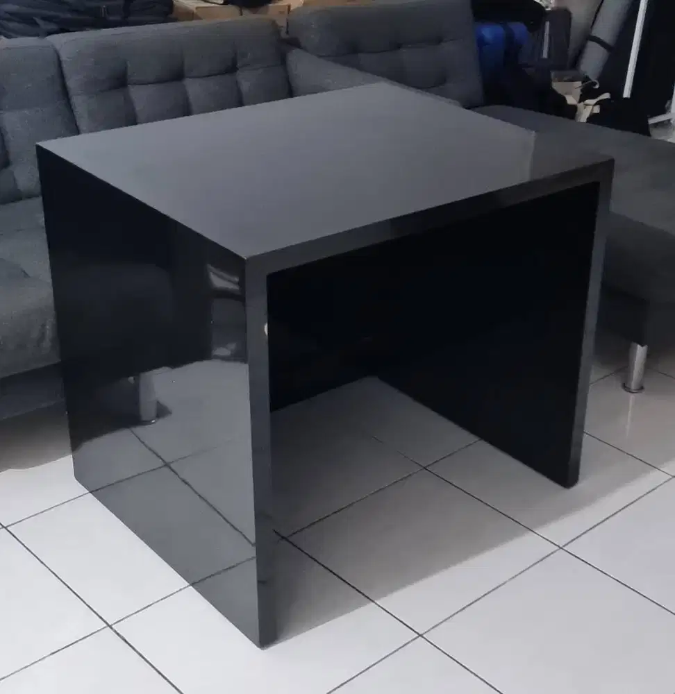 Meja Belajar Minimalis Modern – Elegan & Kokoh - Hitam Glossy