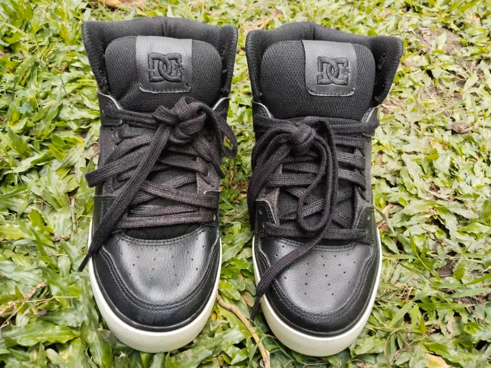 Sepatu second merk DC size 39 kondisi istimewa