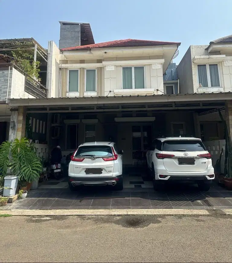 Di jual murah rumah 21/2 lantai siap huni di Kota Wisata cibubur