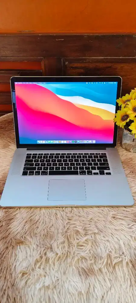 Obral murah Macbook Pro 2015 Design/Core i7/16/512/VGA Radeon 2GB/15