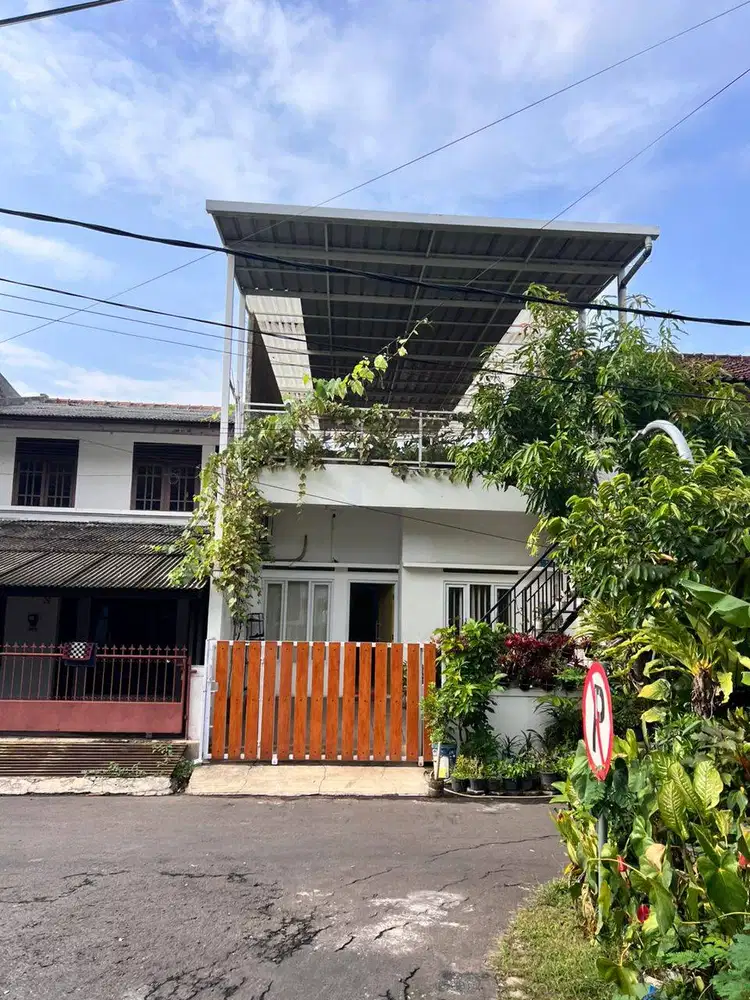 Dijual Rumah dengan Bangunan Baru Jalan Antapani