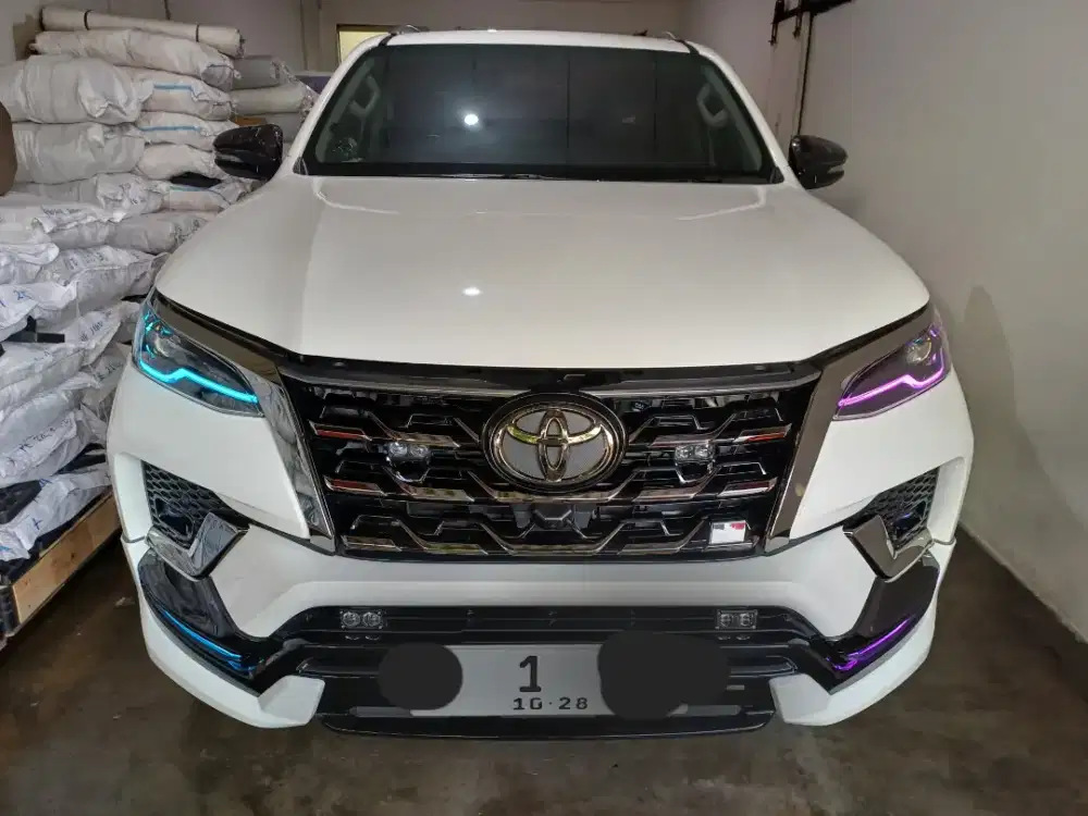 FORTUNER 2.8 GR 2023  AKHIR, PUTIH,  UANTIKK LOW KM ( 7000 ) KAYA BARU