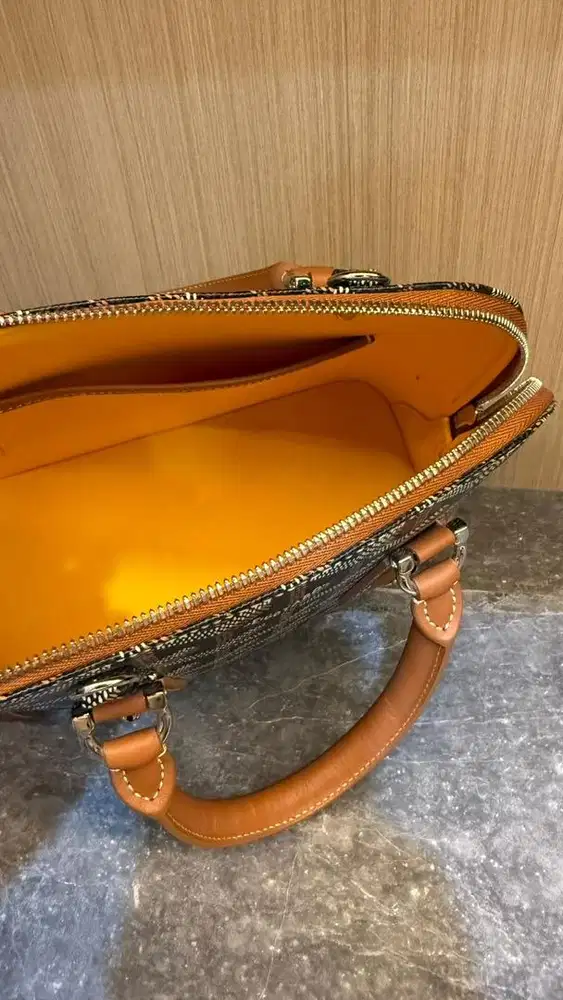 Goyard bag like new