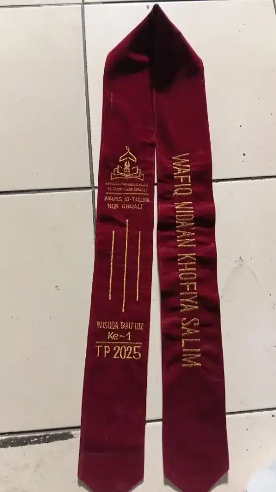 Lowongan buang benang + qc + packing selempang wisuda